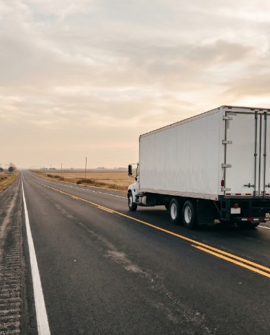 50STATEMOVERS truck on the road
